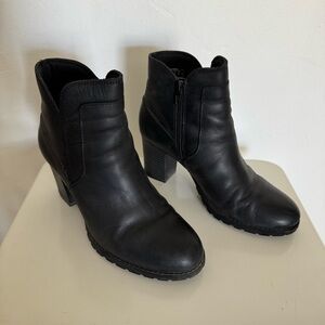 Clarks Women’s Verona Black Leather Ankle Boots Size 8
